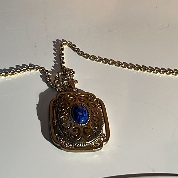 Vintage 1973 Avon Filigree Picture Locket Necklace Blue Lapis - Picture 11 of 12